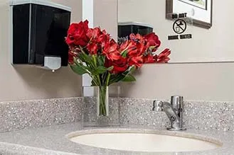 Facilities-Of-The-Ultimate-Luxury-Restrooms-01
